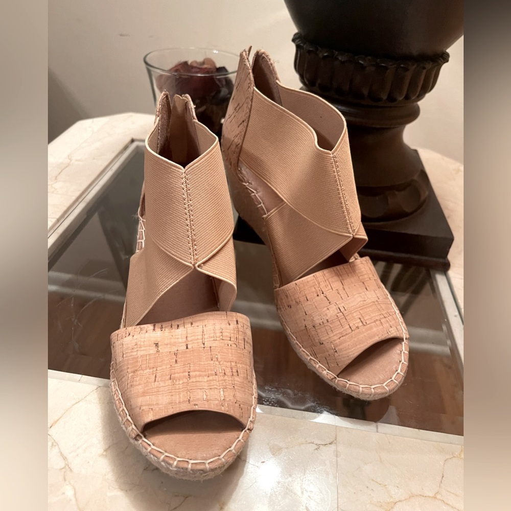 Gentle souls by Kenneth Cole / wedge sandal / size 6.5 / New no tags